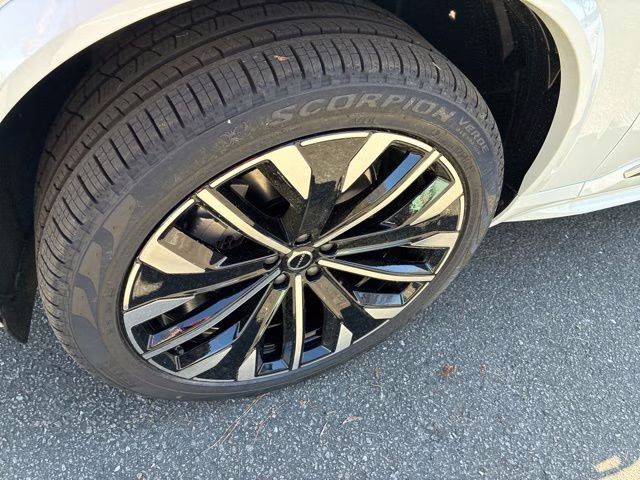 2026 Crystal White Volvo XC90 B6 Ultra 7-Seater AWD SUV