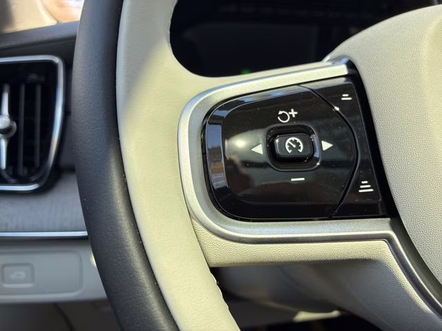 2026 Crystal White Volvo XC90 B6 Ultra 7-Seater AWD SUV