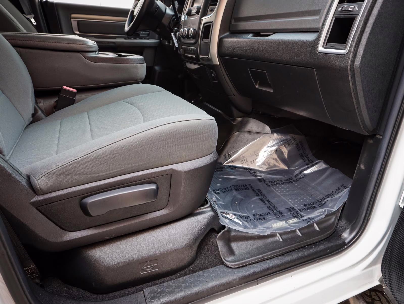 2017 Bright White Clearcoat Ram 2500 SLT 4X4 Truck