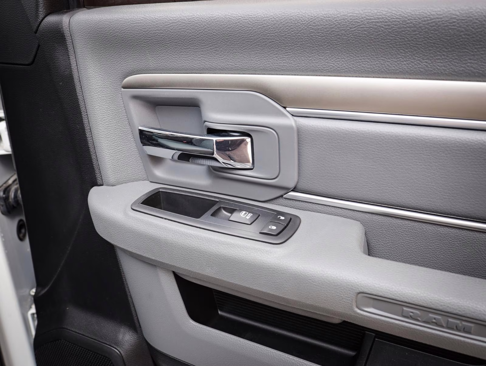 2017 Bright White Clearcoat Ram 2500 SLT 4X4 Truck