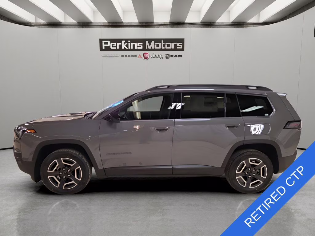 2026 sting-gray clearcoat Jeep Cherokee Laredo 4X4 SUV