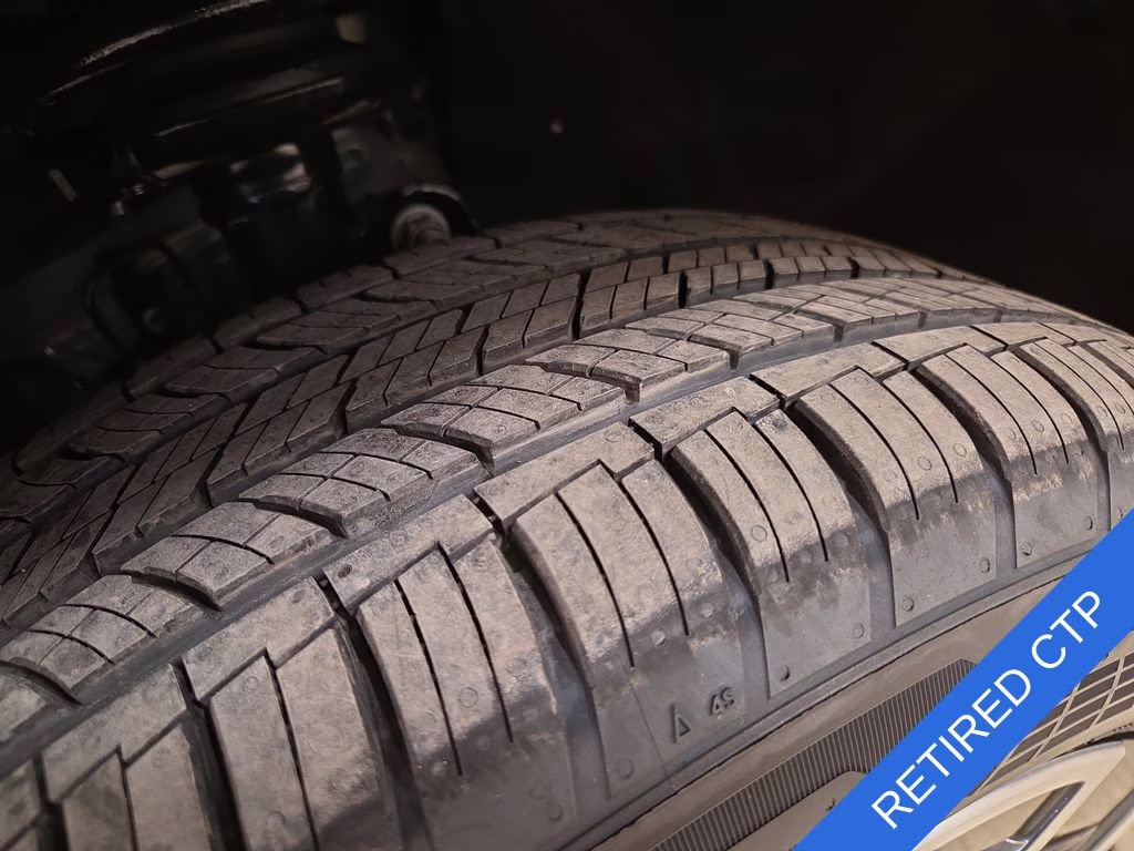 2026 sting-gray clearcoat Jeep Cherokee Laredo 4X4 SUV