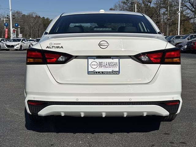 2025 Glacier White Nissan Altima 2.5 S FWD Sedan