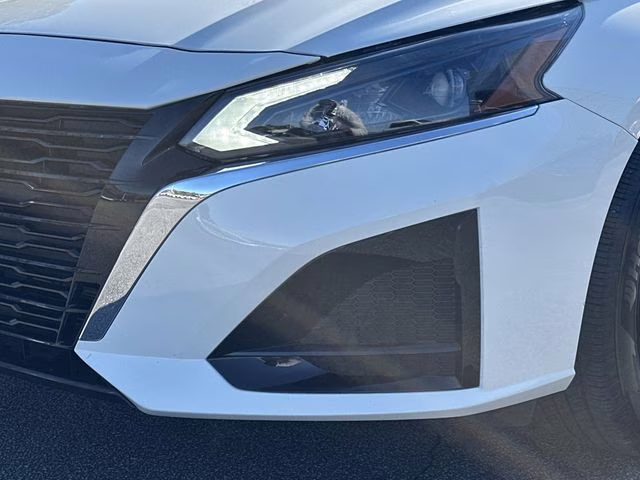 2025 Glacier White Nissan Altima 2.5 S FWD Sedan