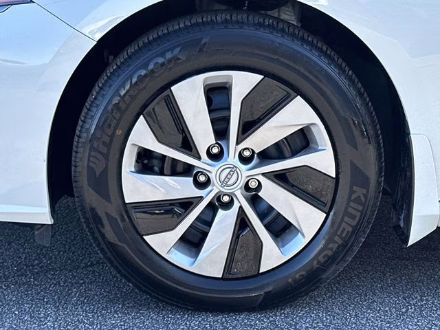 2025 Glacier White Nissan Altima 2.5 S FWD Sedan