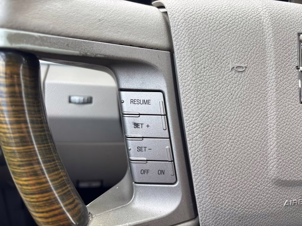 2009 Black Pearl Slate Clearcoat Metallic Lincoln Navigator Base RWD SUV