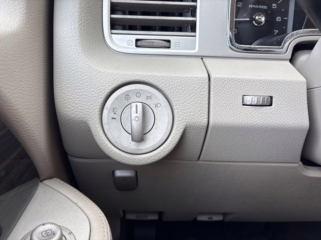 2009 Black Pearl Slate Clearcoat Metallic Lincoln Navigator Base RWD SUV