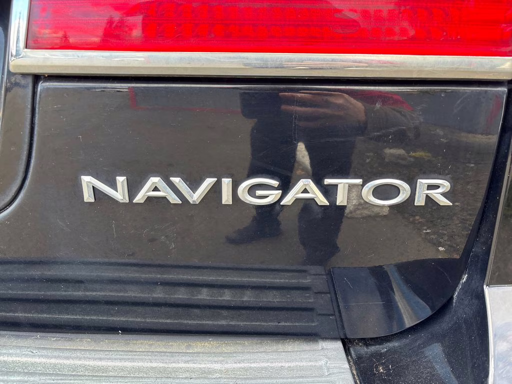 2009 Black Pearl Slate Clearcoat Metallic Lincoln Navigator Base RWD SUV