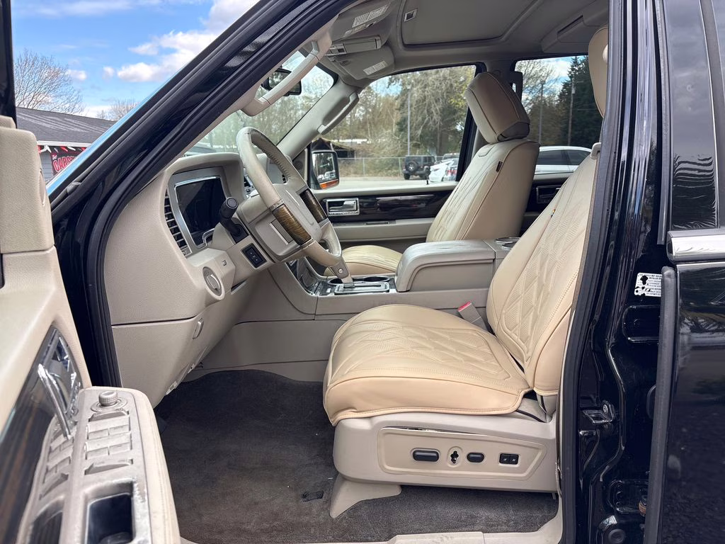 2009 Black Pearl Slate Clearcoat Metallic Lincoln Navigator Base RWD SUV