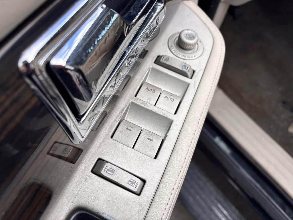 2009 Black Pearl Slate Clearcoat Metallic Lincoln Navigator Base RWD SUV