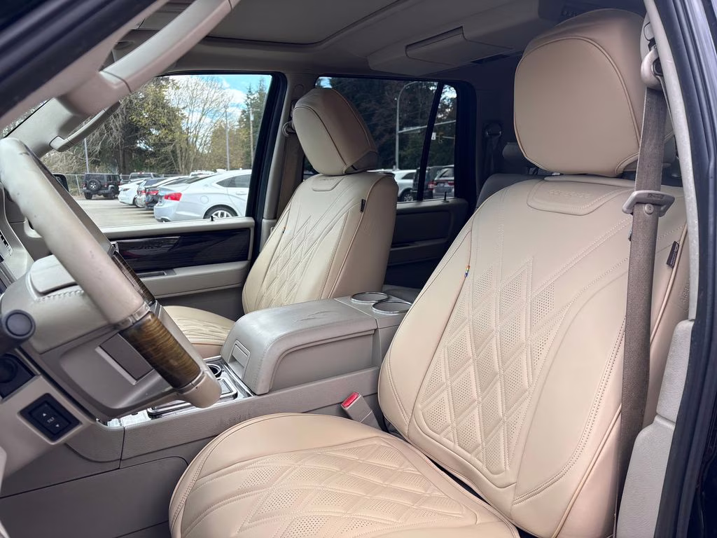 2009 Black Pearl Slate Clearcoat Metallic Lincoln Navigator Base RWD SUV