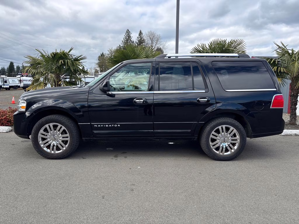 2009 Black Pearl Slate Clearcoat Metallic Lincoln Navigator Base RWD SUV