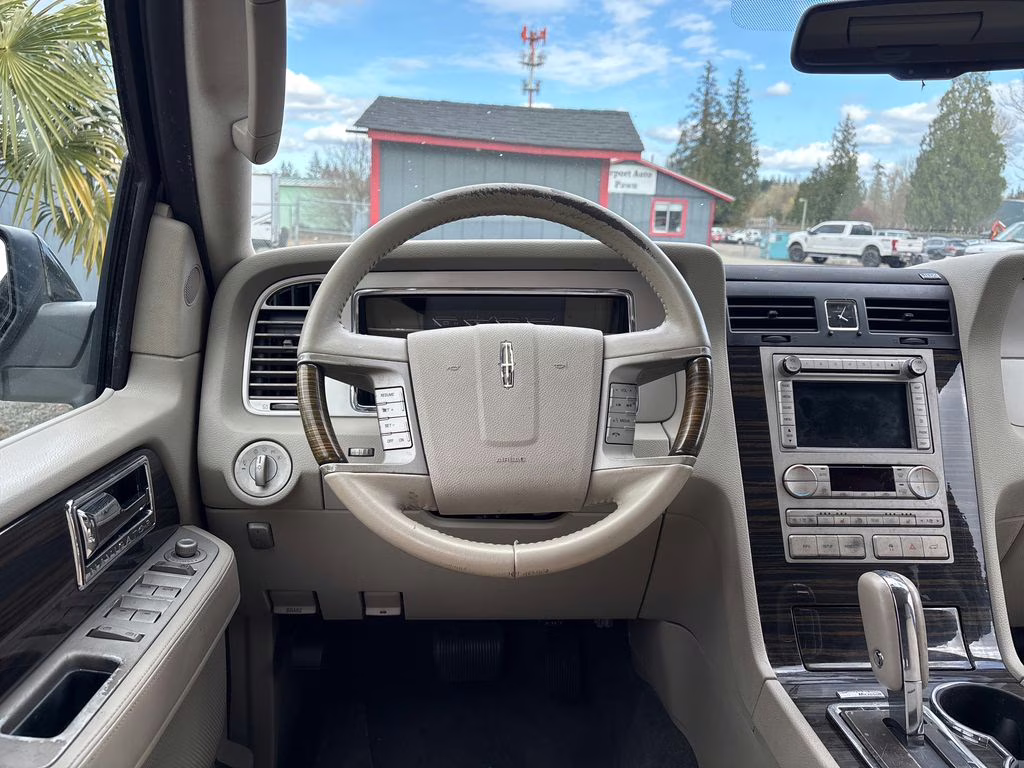 2009 Black Pearl Slate Clearcoat Metallic Lincoln Navigator Base RWD SUV