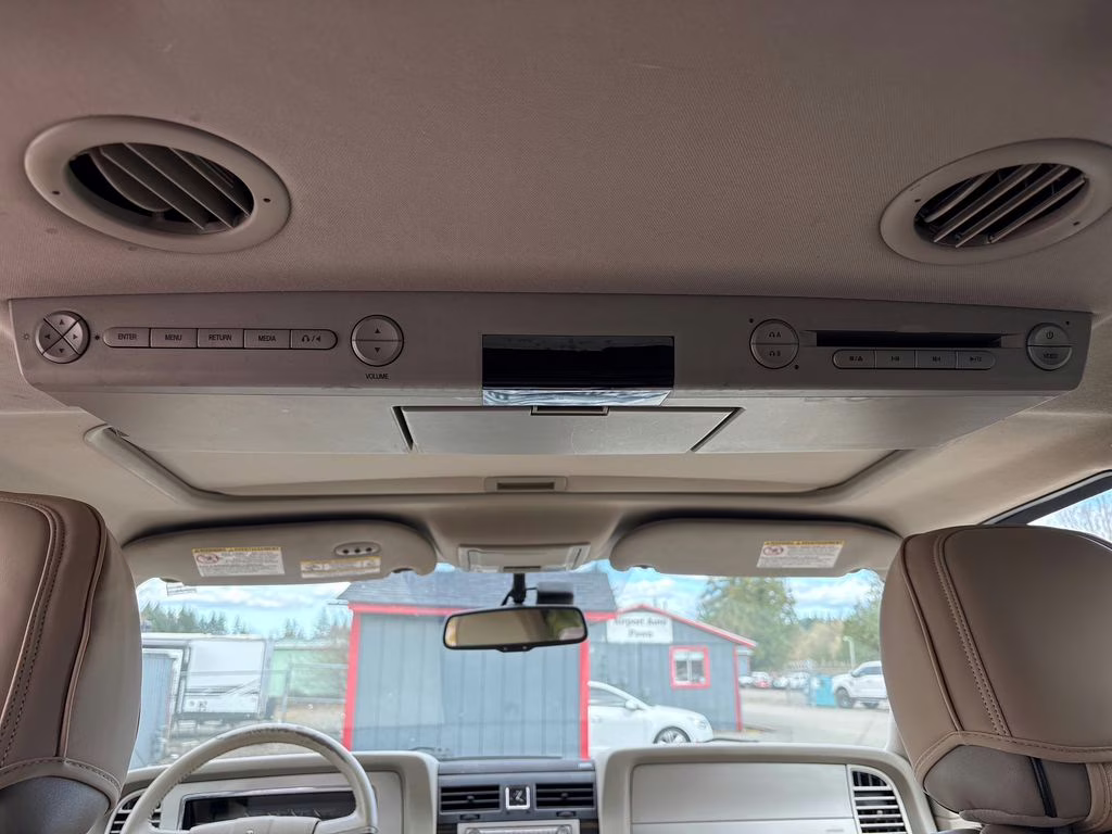 2009 Black Pearl Slate Clearcoat Metallic Lincoln Navigator Base RWD SUV