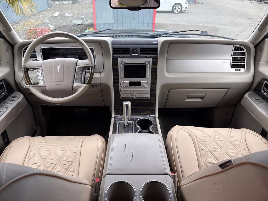 2009 Black Pearl Slate Clearcoat Metallic Lincoln Navigator Base RWD SUV