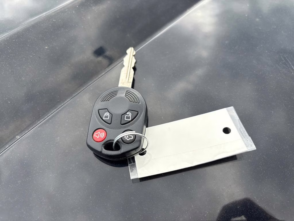 2009 Black Pearl Slate Clearcoat Metallic Lincoln Navigator Base RWD SUV