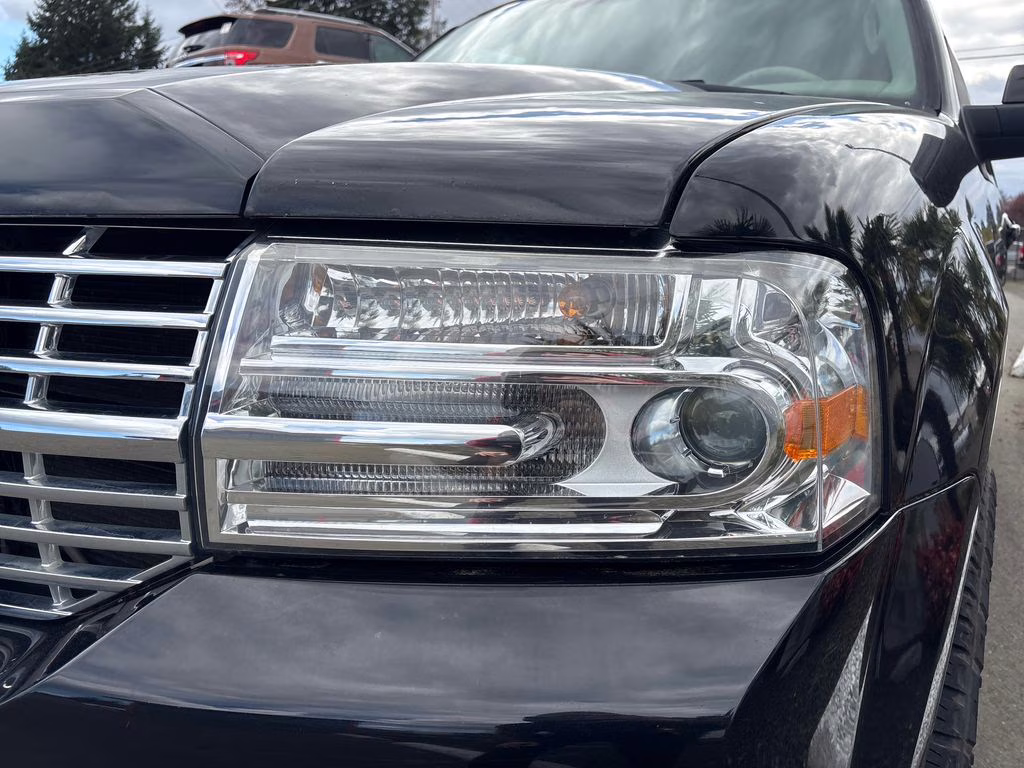 2009 Black Pearl Slate Clearcoat Metallic Lincoln Navigator Base RWD SUV