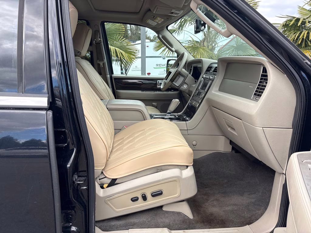 2009 Black Pearl Slate Clearcoat Metallic Lincoln Navigator Base RWD SUV