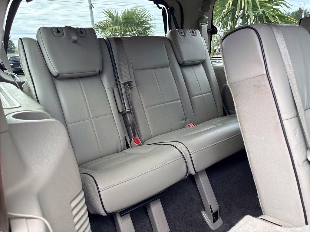 2009 Black Pearl Slate Clearcoat Metallic Lincoln Navigator Base RWD SUV