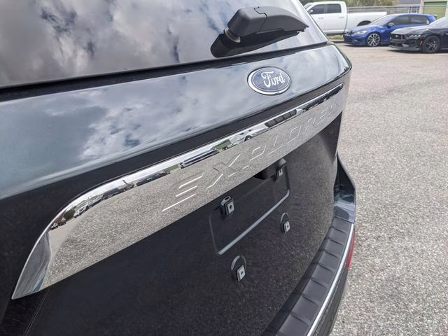 2023 Blue Metallic Ford Explorer King Ranch RWD SUV