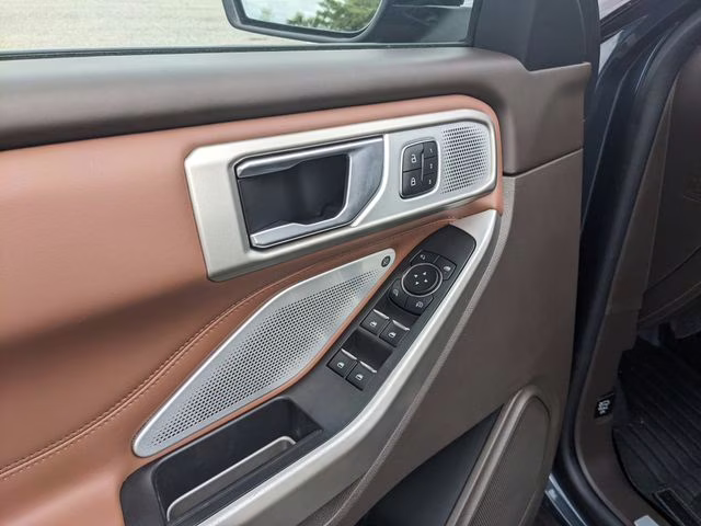 2023 Blue Metallic Ford Explorer King Ranch RWD SUV