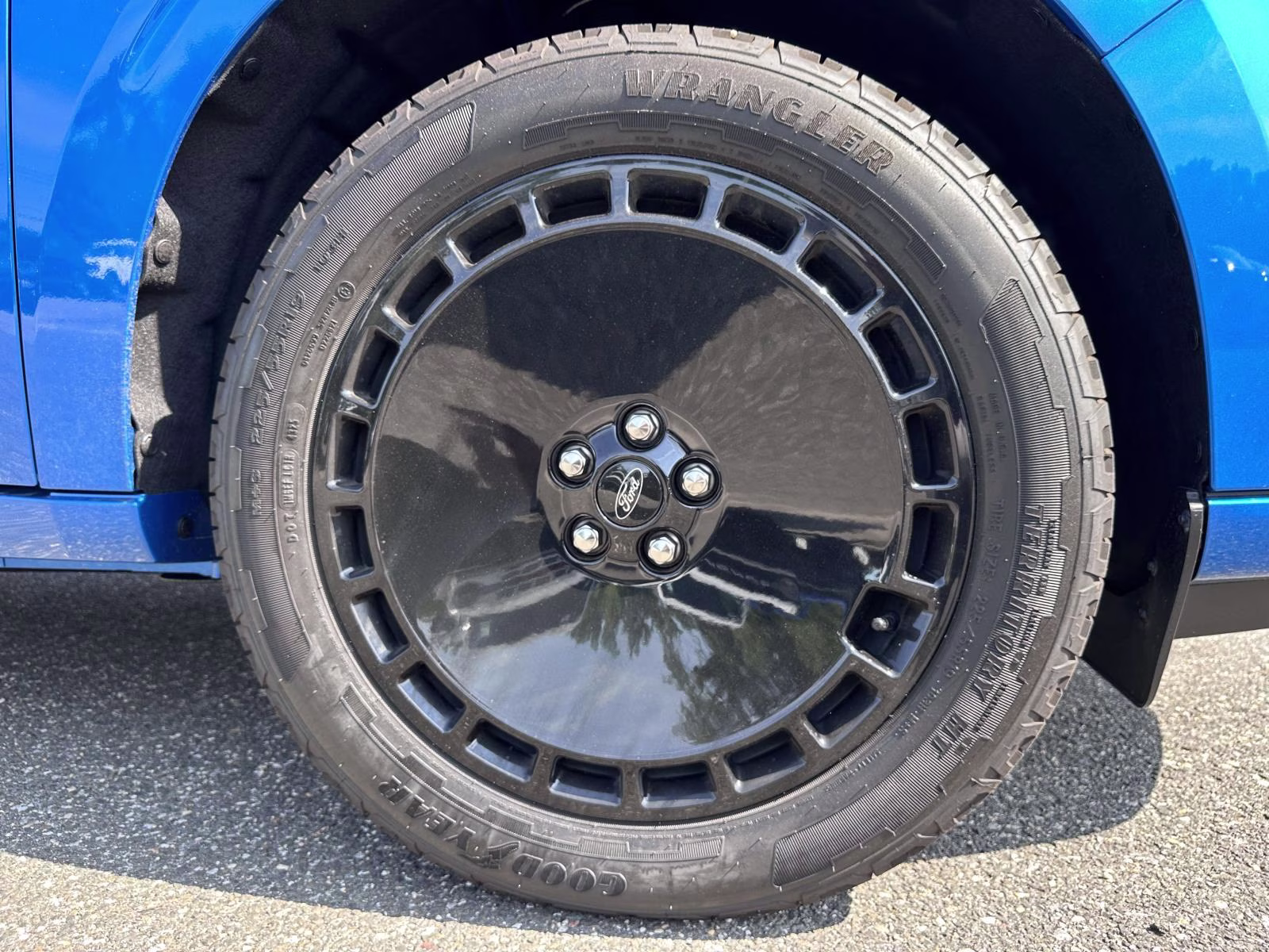 2026 Velocity Blue Ford Maverick Lobo Standard AWD Truck