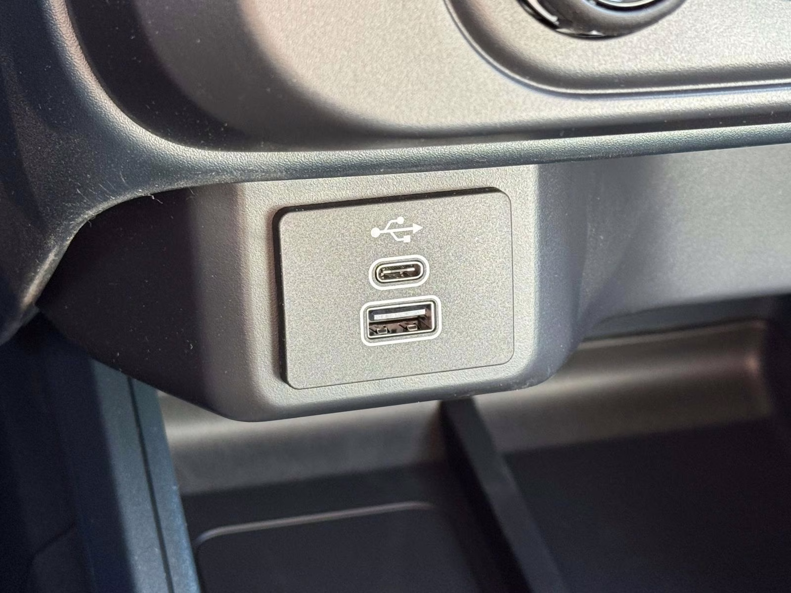 2026 Oxford White Ford Maverick XL AWD SuperCrew AWD Truck