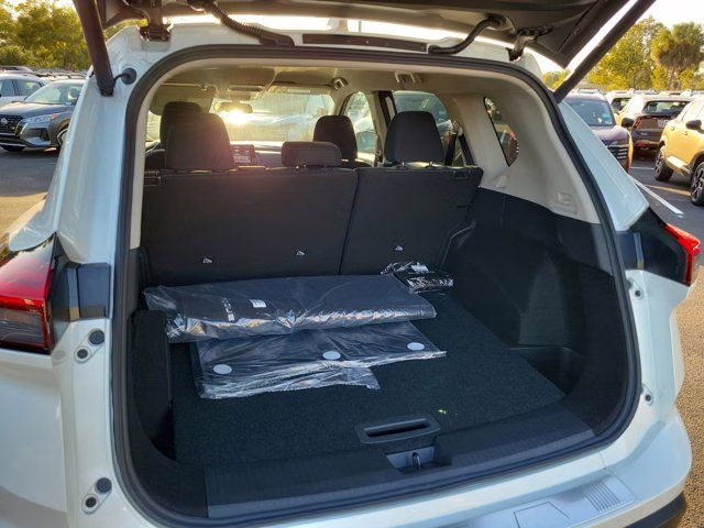 2026 White Pearl Nissan Rogue SV FWD SUV