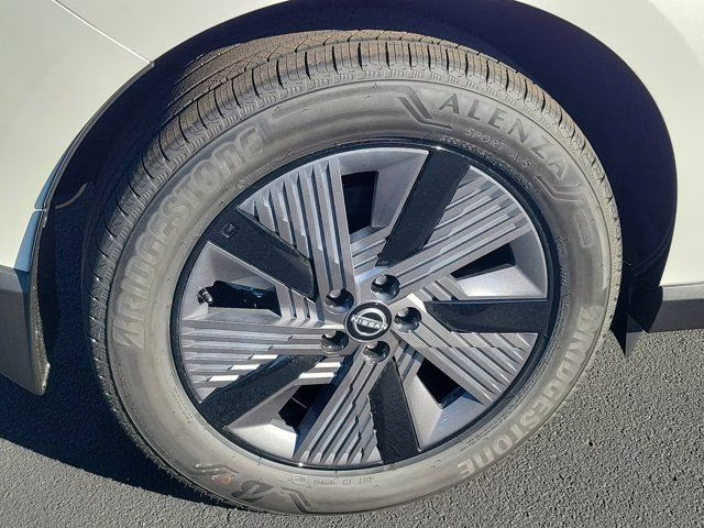 2026 Everest White Pearl Tricoat Nissan Murano SL AWD SUV