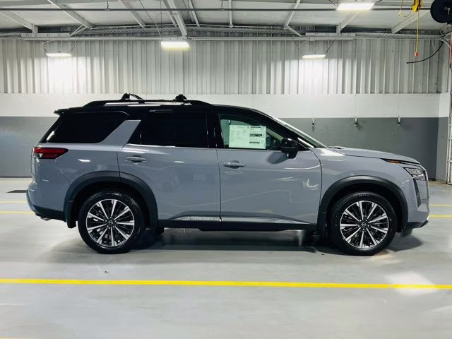 2026 Boulder Gray/Super Black Nissan Pathfinder Platinum FWD SUV