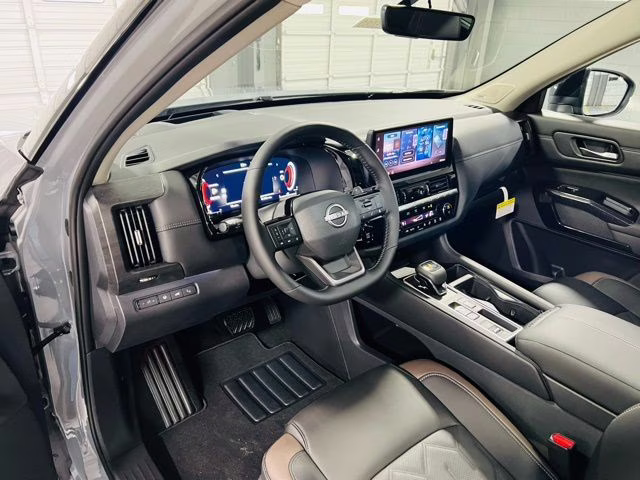 2026 Boulder Gray/Super Black Nissan Pathfinder Platinum FWD SUV