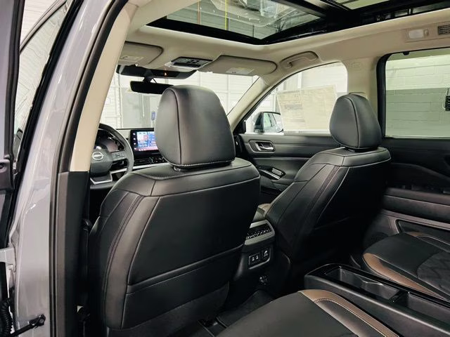 2026 Boulder Gray/Super Black Nissan Pathfinder Platinum FWD SUV