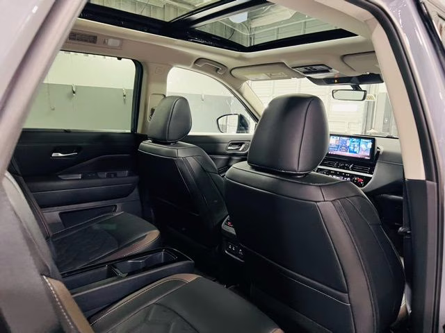 2026 Boulder Gray/Super Black Nissan Pathfinder Platinum FWD SUV