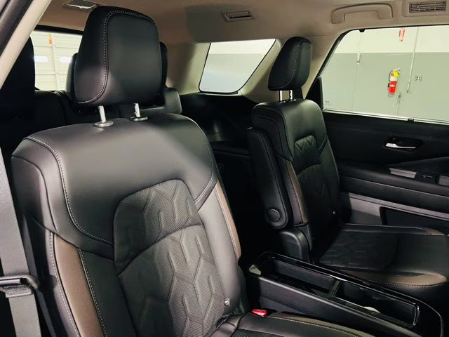 2026 Boulder Gray/Super Black Nissan Pathfinder Platinum FWD SUV