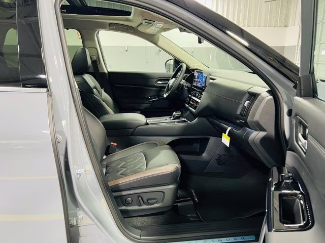 2026 Boulder Gray/Super Black Nissan Pathfinder Platinum FWD SUV