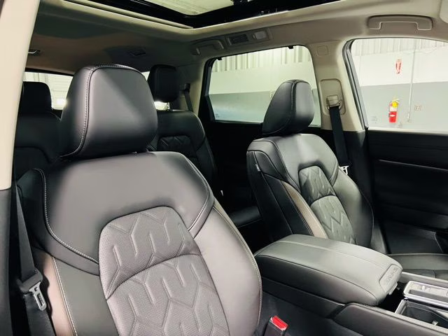 2026 Boulder Gray/Super Black Nissan Pathfinder Platinum FWD SUV