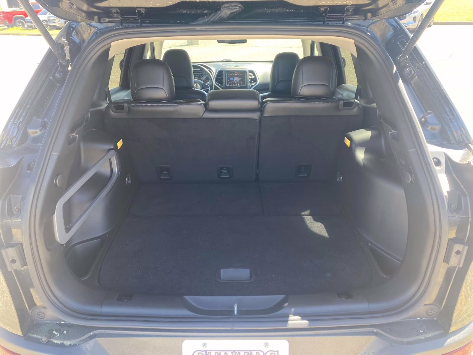 2018 Diamond Black Crystal Pearlcoat Jeep Cherokee Latitude Plus FWD SUV