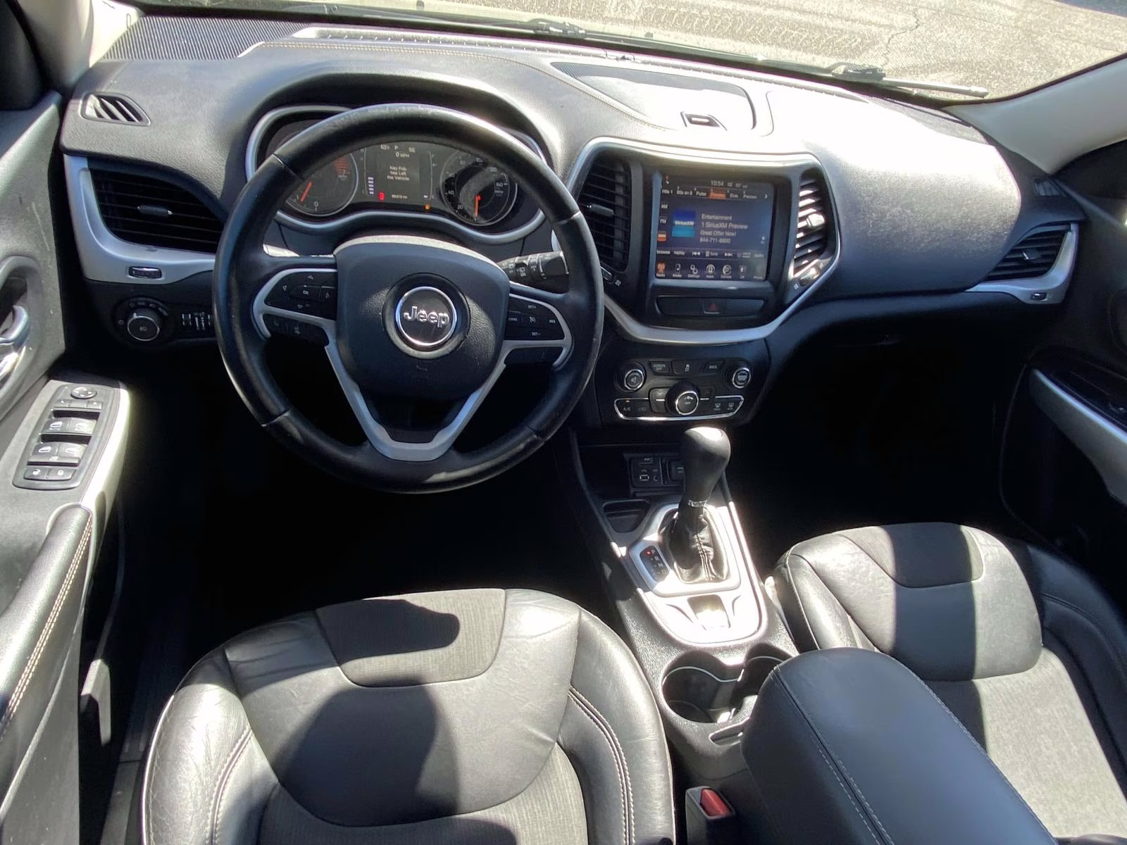 2018 Diamond Black Crystal Pearlcoat Jeep Cherokee Latitude Plus FWD SUV