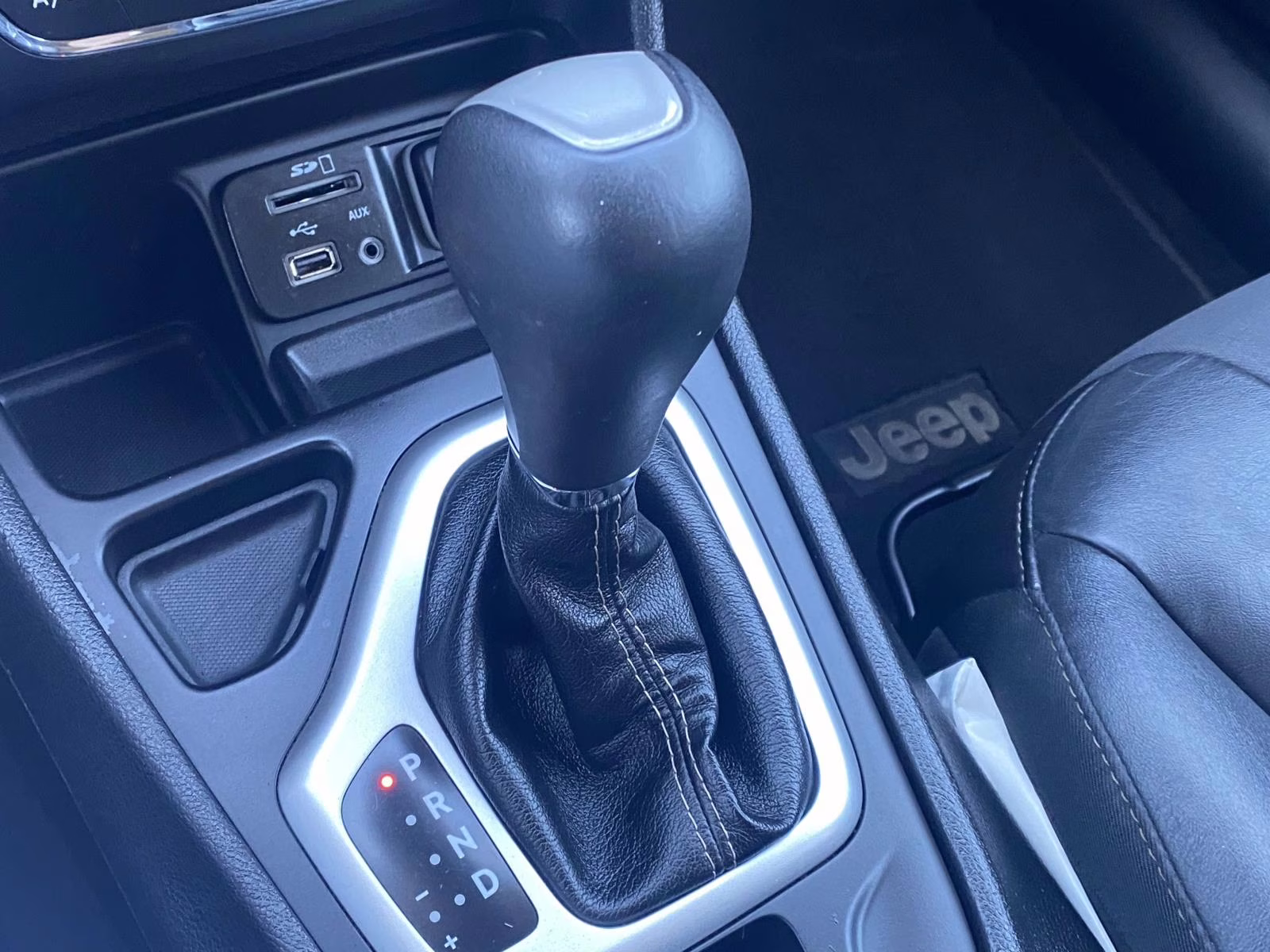 2018 Diamond Black Crystal Pearlcoat Jeep Cherokee Latitude Plus FWD SUV