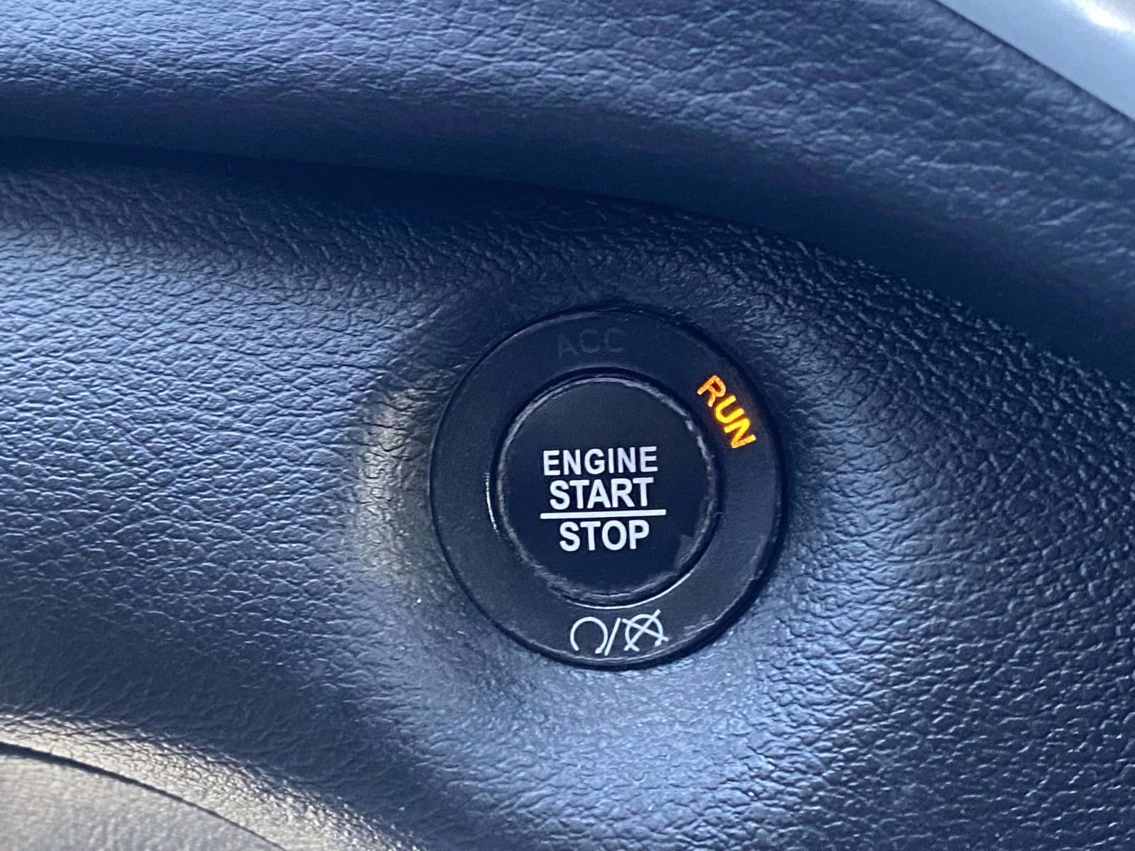 2018 Diamond Black Crystal Pearlcoat Jeep Cherokee Latitude Plus FWD SUV