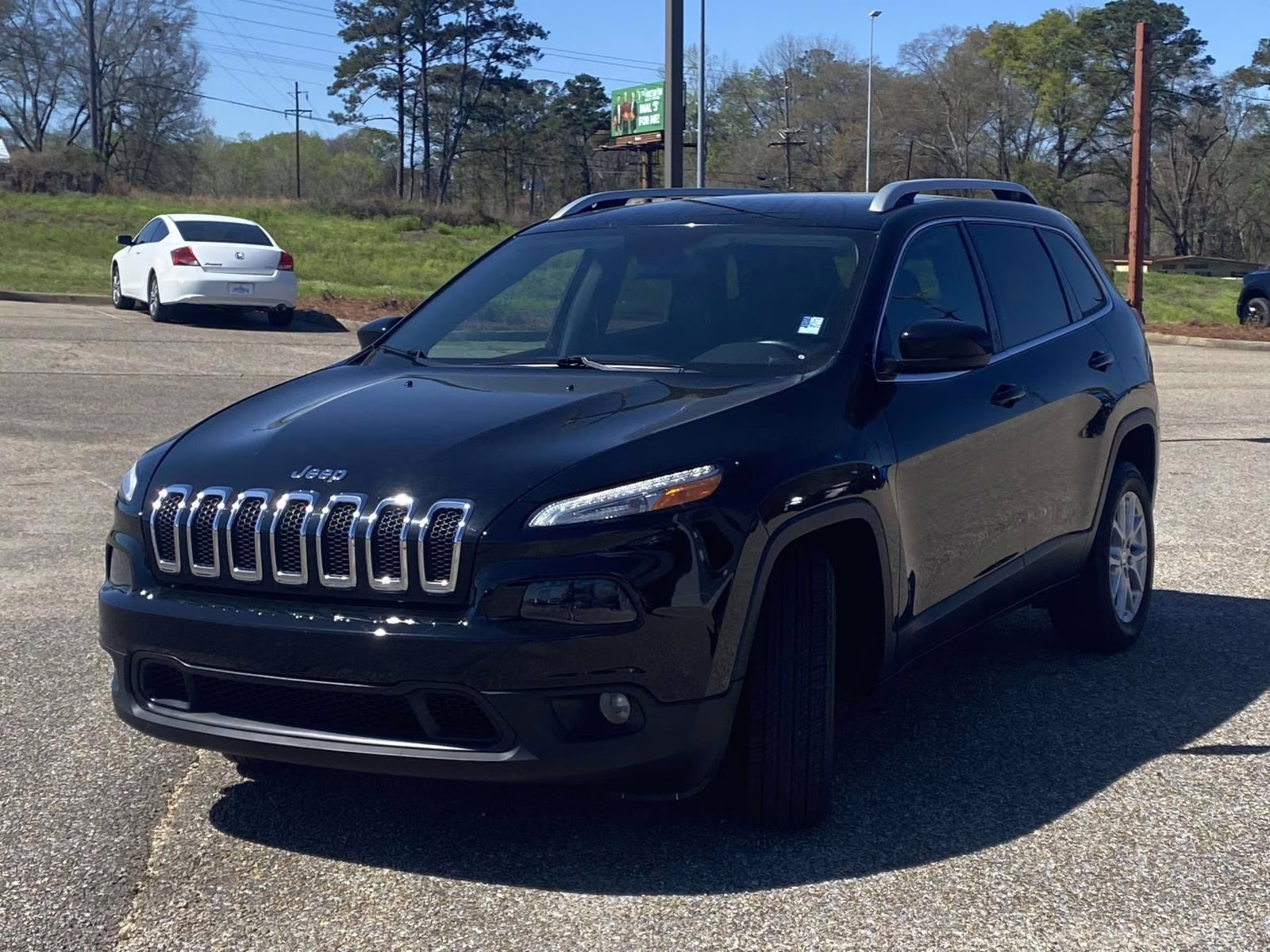 2018 Diamond Black Crystal Pearlcoat Jeep Cherokee Latitude Plus FWD SUV