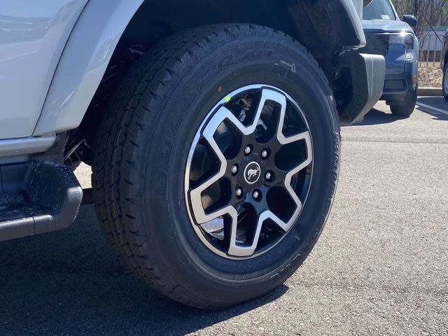 2026 Avalanche Ford Bronco Outer Banks 4X4 SUV