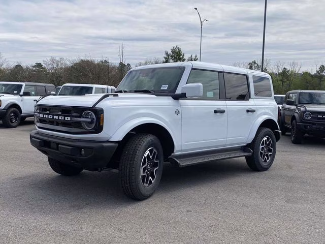 2026 Oxford White Ford Bronco Outer Banks 4X4 SUV