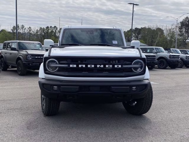2026 Oxford White Ford Bronco Outer Banks 4X4 SUV