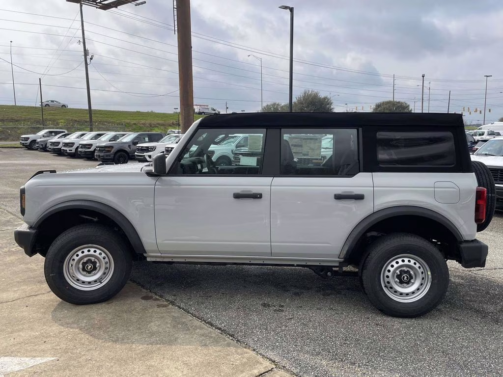 2026 Avalanche Gray Ford Bronco Base 4X4 SUV