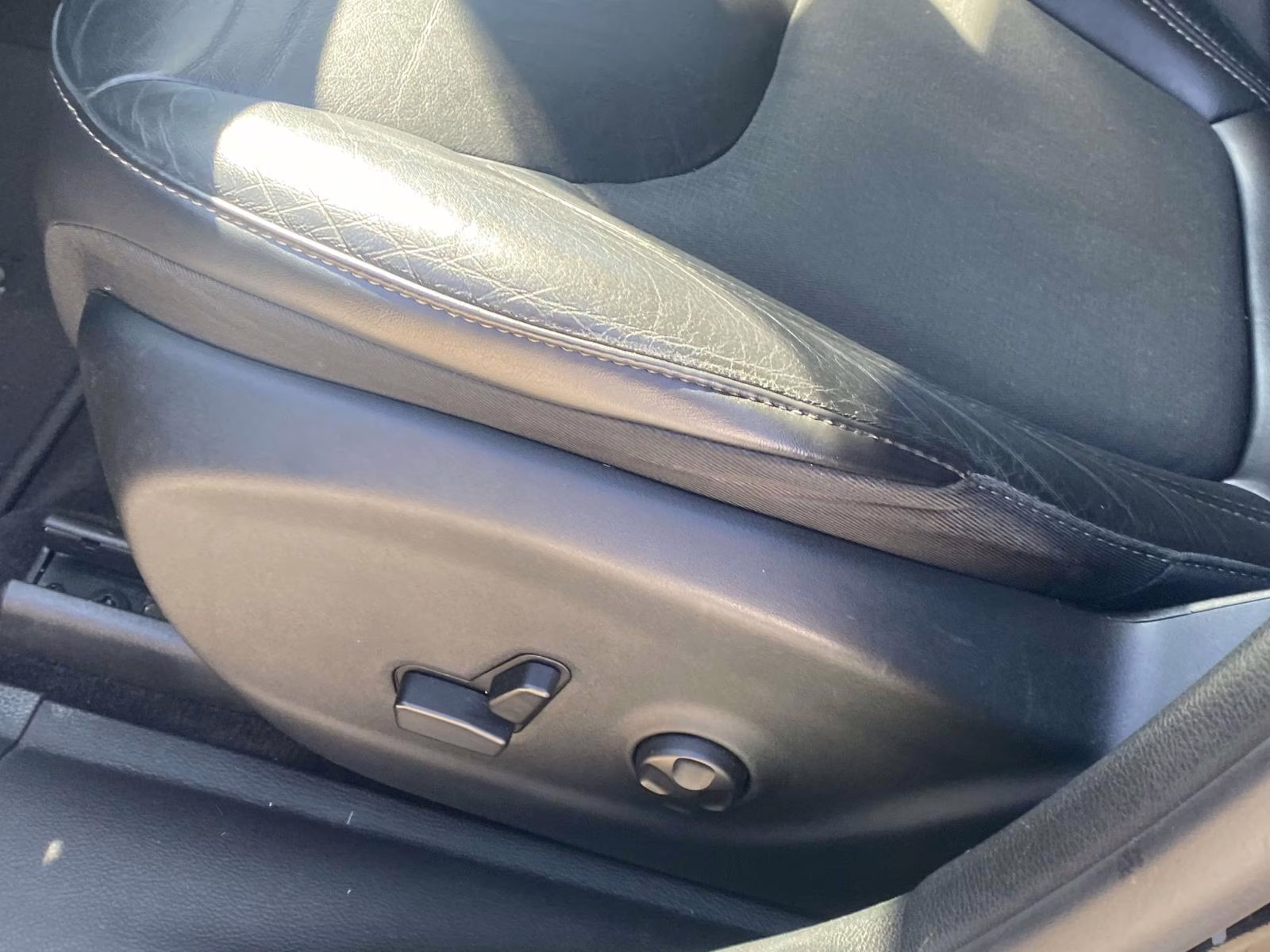 2018 Diamond Black Crystal Pearlcoat Jeep Cherokee Latitude Plus FWD SUV