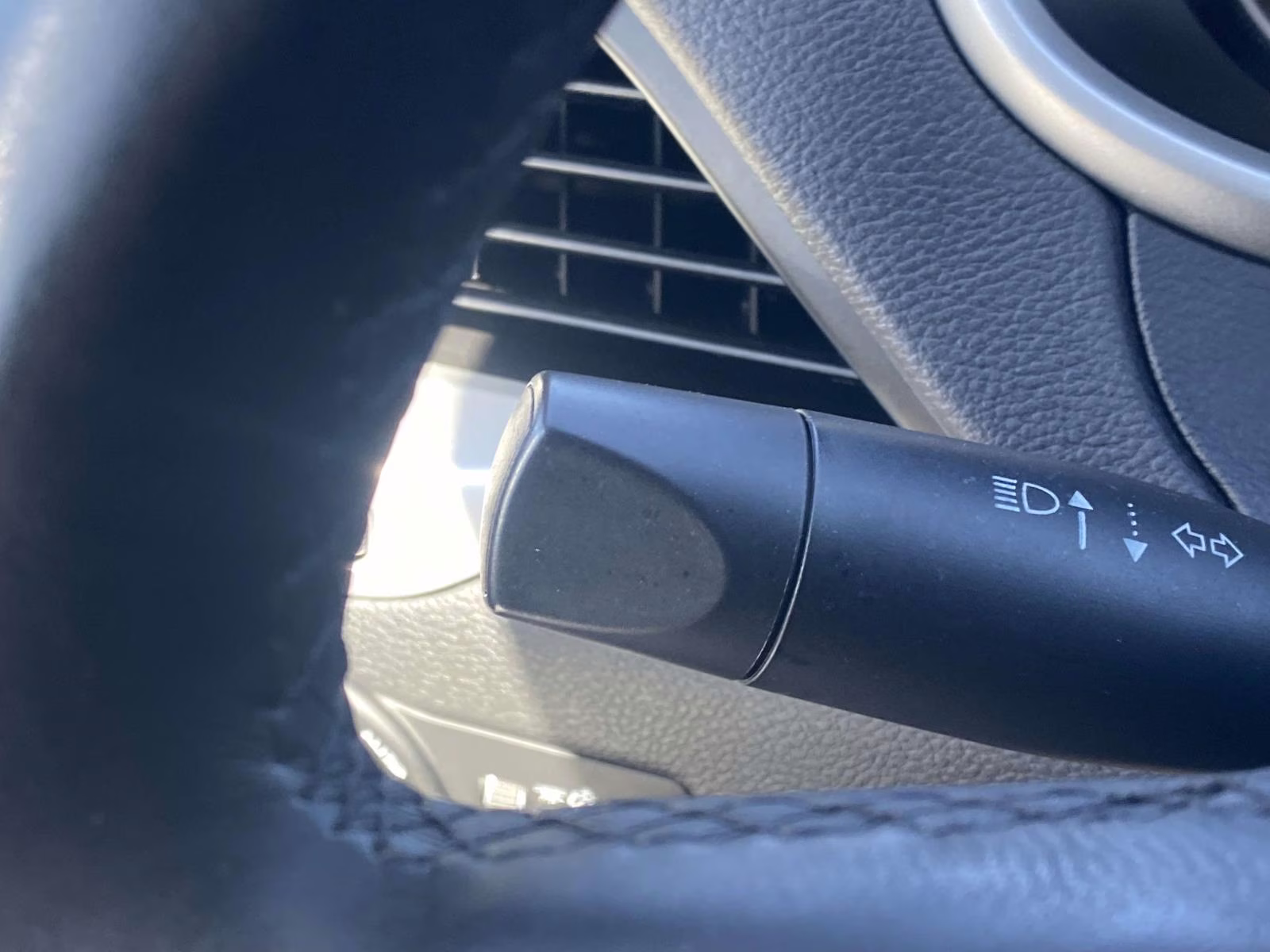 2018 Diamond Black Crystal Pearlcoat Jeep Cherokee Latitude Plus FWD SUV