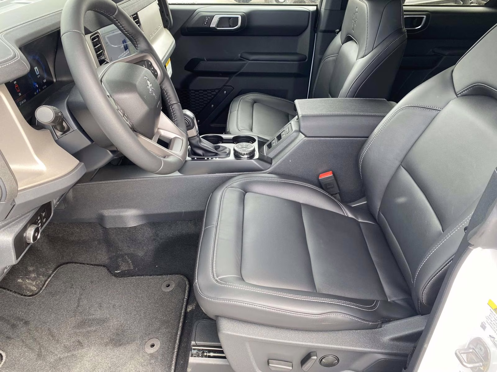 2026 Oxford White Ford Bronco Outer Banks 4X4 SUV