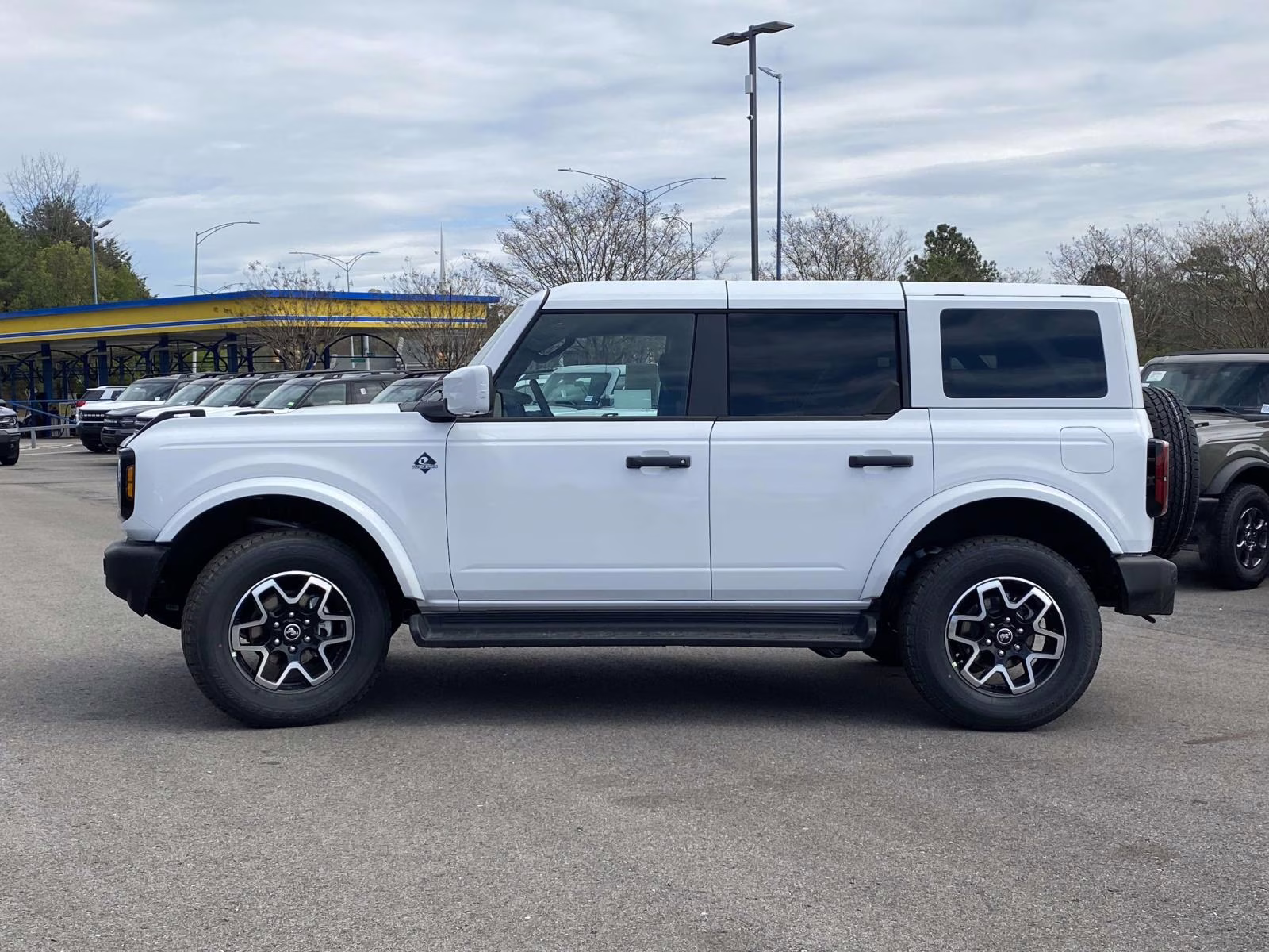 2026 Oxford White Ford Bronco Outer Banks 4X4 SUV