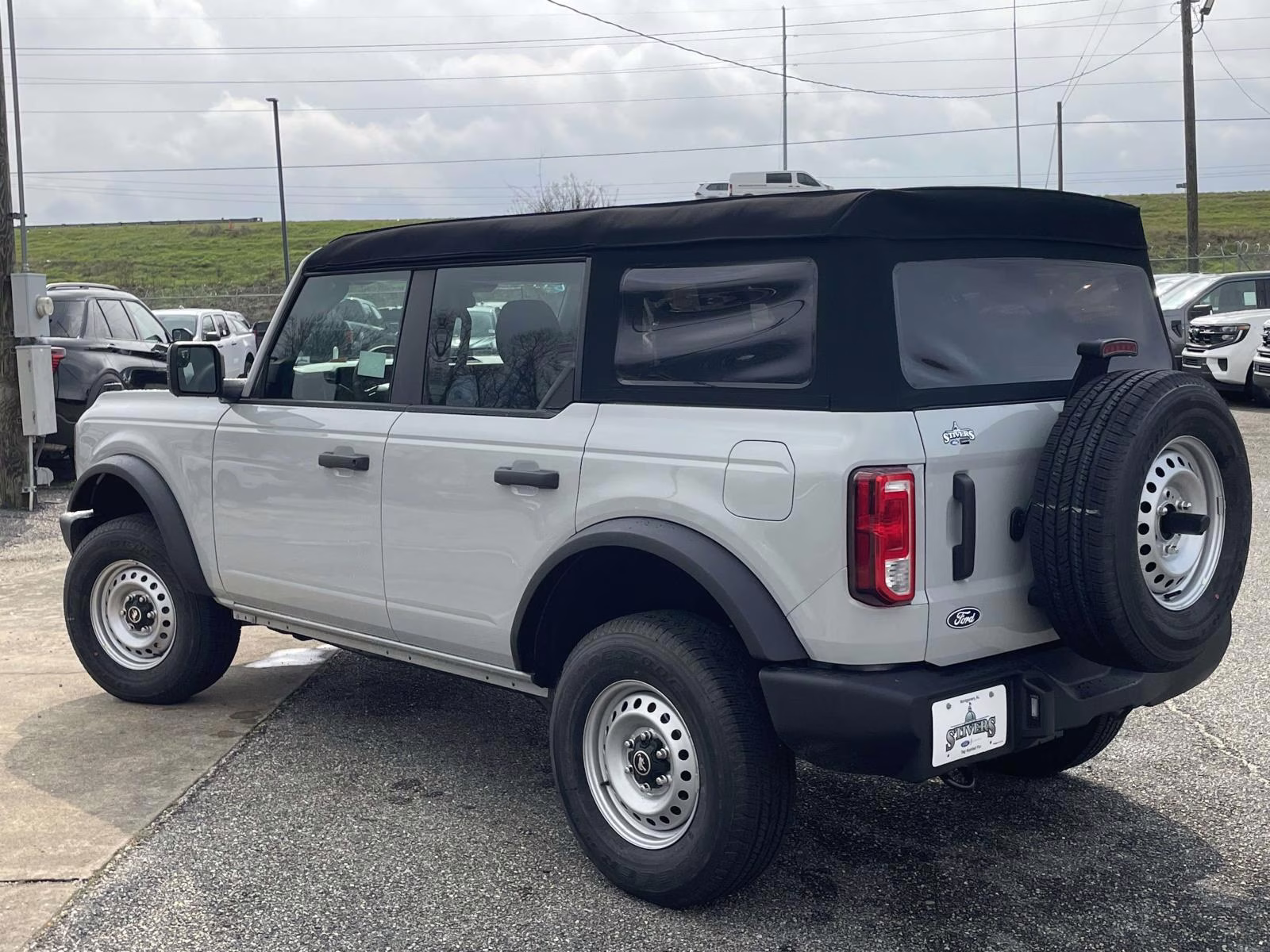 2026 Avalanche Gray Ford Bronco Base 4X4 SUV